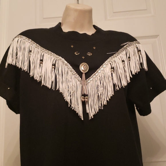 Western Inspired Fringed Short Sleeve Tee - Picture 4 of 8